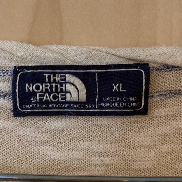 North face short sleeve sweater XL - Picture 2 of 3